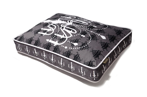 Chandelier, Ivory Black/White - Artist Collection